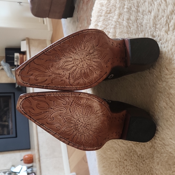 **HOST PICK!!**🎉🎉 Fabulous Tony Lama Peacock Feather Cowgirl  Boots 🦚 - Picture 8 of 16